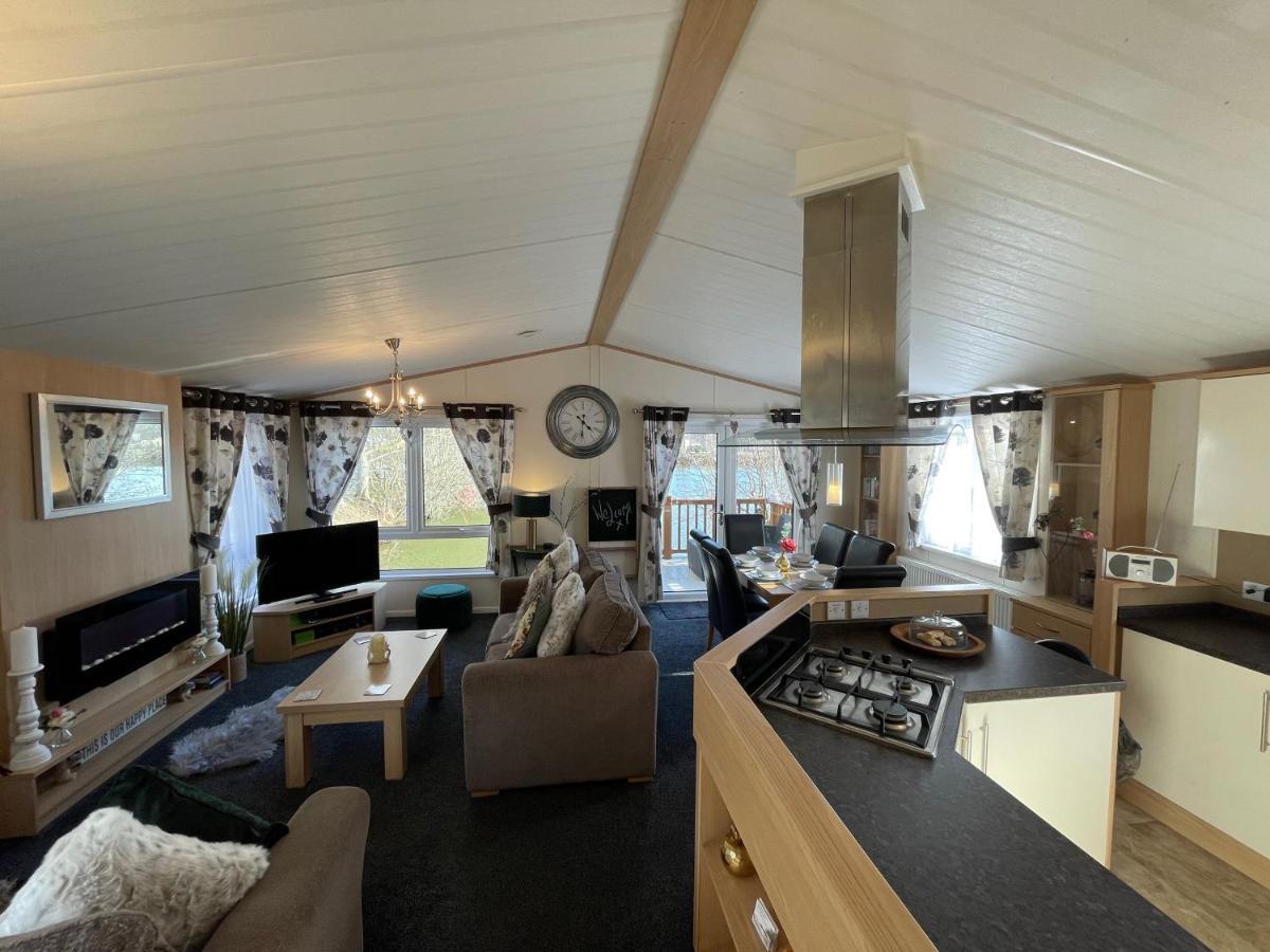 Rudd Lake Luxury Lakeside Lodge With Fishing & Hot Tub@Tattershall Kültér fotó