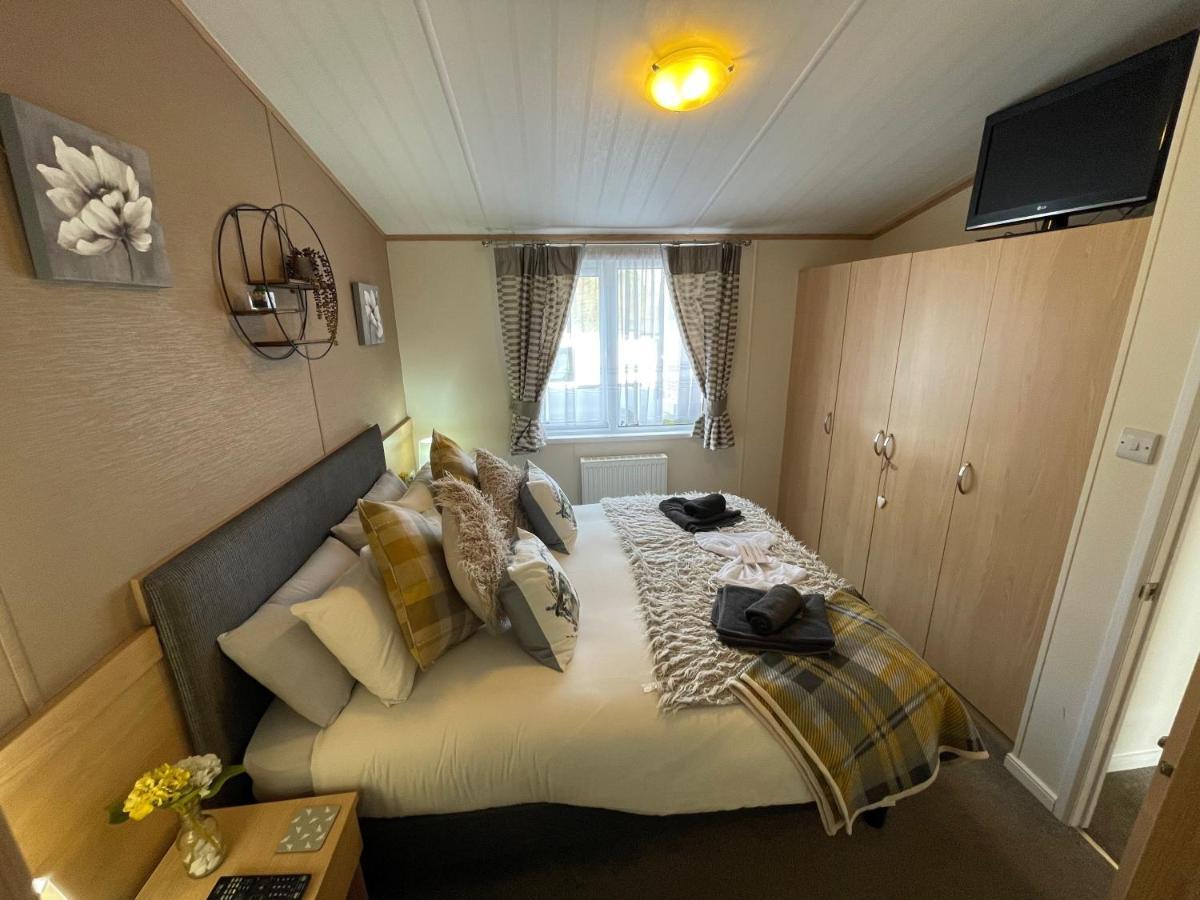 Rudd Lake Luxury Lakeside Lodge With Fishing & Hot Tub@Tattershall Kültér fotó