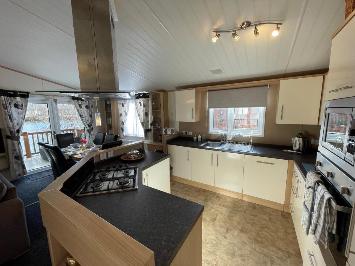 Rudd Lake Luxury Lakeside Lodge With Fishing & Hot Tub@Tattershall Kültér fotó