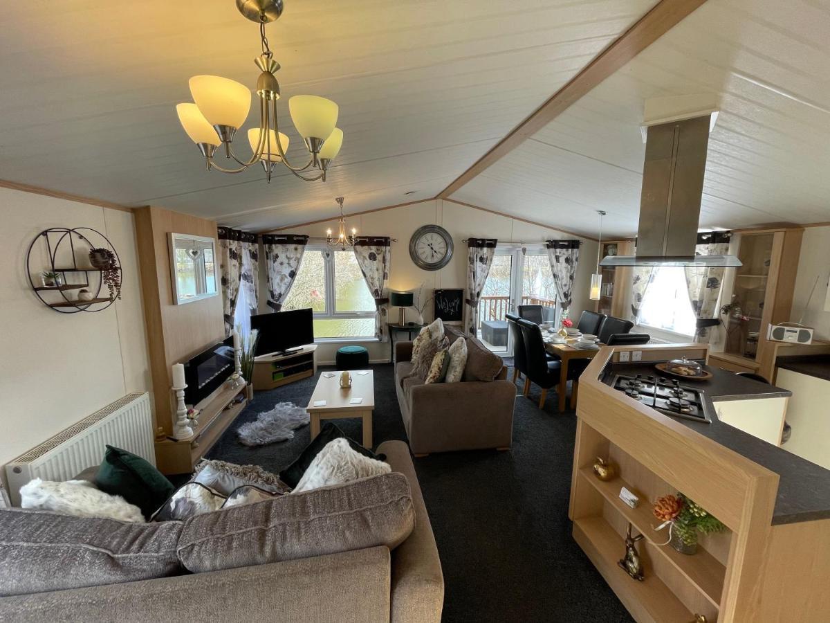 Rudd Lake Luxury Lakeside Lodge With Fishing & Hot Tub@Tattershall Kültér fotó